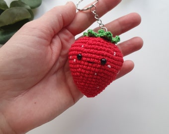 y*i様 お花付き！いちごさんの編みぐるみキーホルダー〇 y*i様 お花付き！いちごさんの編みぐるみキーホルダー〇 y*i