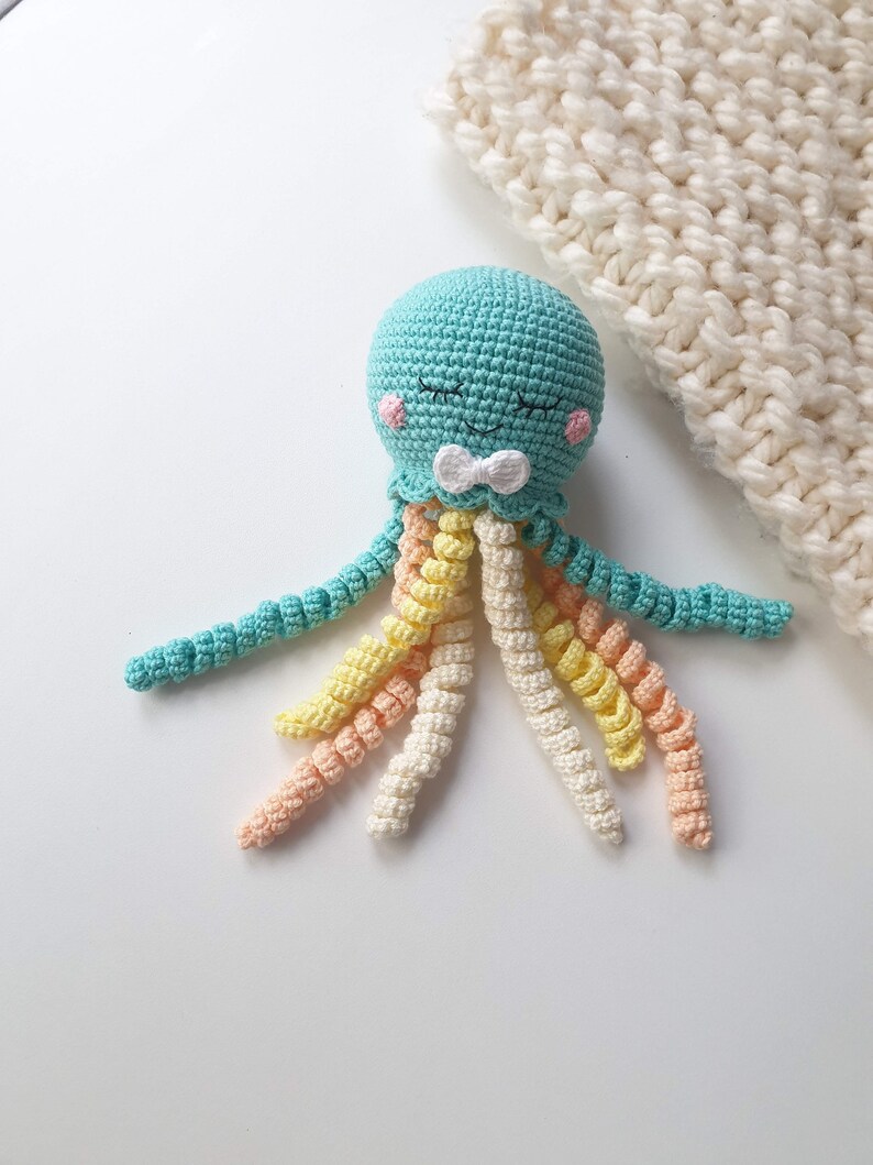 Crochet octopus rattle girl, octopus toys, crochet rattles, crochet toy, Baby rattle, Baby gift toys,octopus toy, tether toy, gift for baby zdjęcie 10