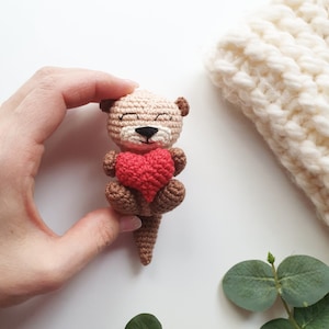 Otter, crochet Otter, mini otter toy, Pocket Otter, sea otter, California Coast Animal, otter gift Love, cute otter gift, valentine's day