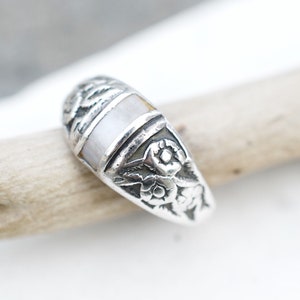 Sterling Silver and Mother of Pearl Flower Ring, Mother of Pearl Inlay Ring, Sterling Flower Ring, Flower Band Ring, Floral Sterling Ring