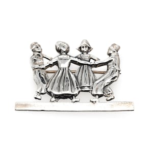 Sterling Silver Ring around the Rosie Dutch Children Brooch, Sterling Kid Pin, Children Theme Brooch, Teacher Gift, Dutch Jewelry, Dutch Pin