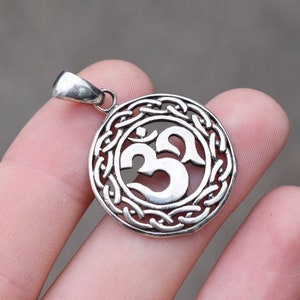 Sterling Silver Om Disk Pendant, Ohm Pendant, Yoga Pendant, Spiritual Jewelry, Yoga Gifts, Yoga Jewelry, Om Charm, Yogi Gift