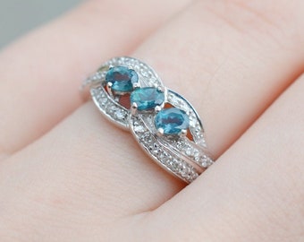 14K White Gold Synthetic Alexandrite Ring with Diamond Accents, Alexandrite Jewelry, White Gold Gemstone Ring, 14k Green Gemstone RIng