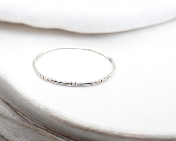 Sterling Silver Thin Patterned Bangle Bracelet, 9… - image 1
