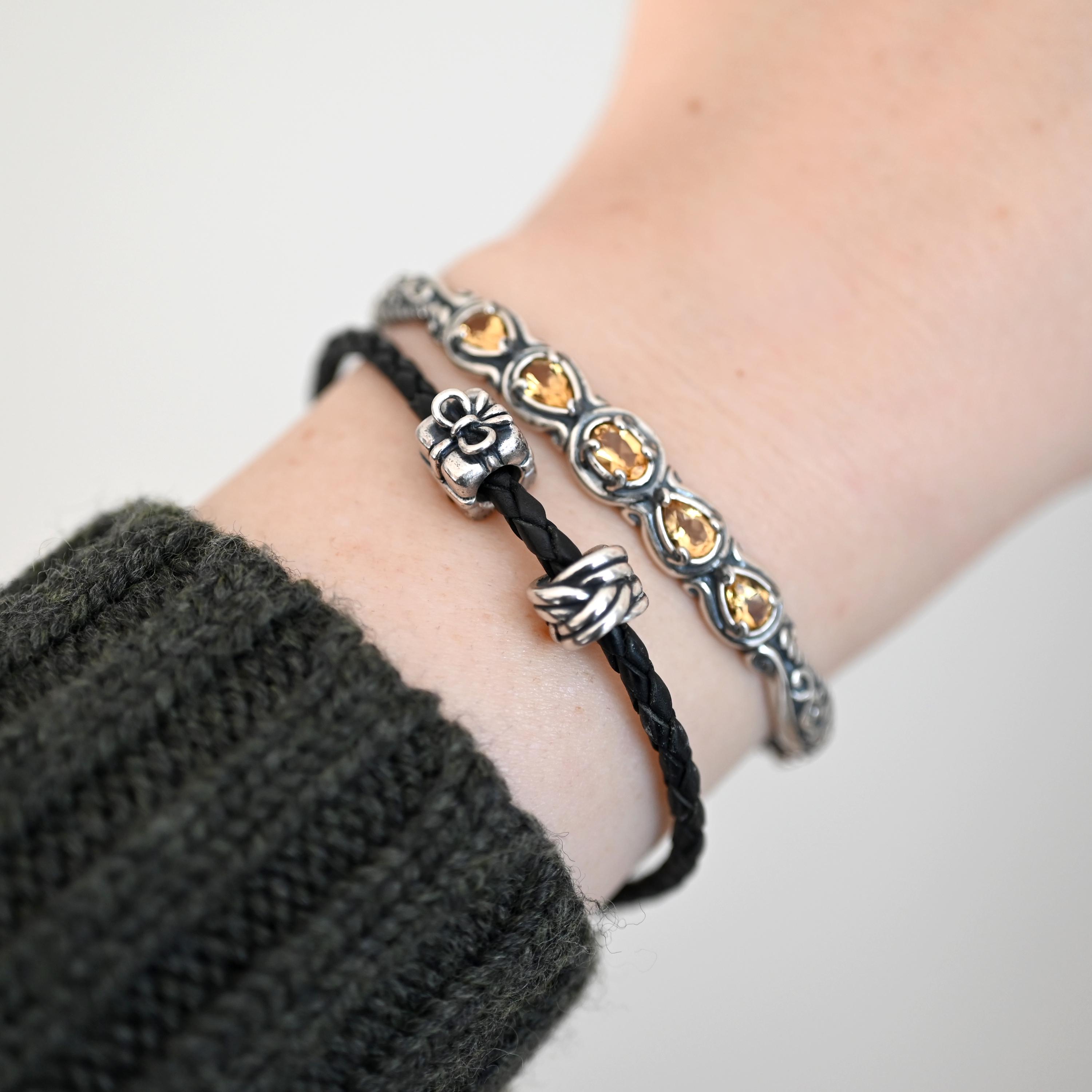 本物のスターリングシルバー PANDORA ブレスレット、チャーム 2 個付き