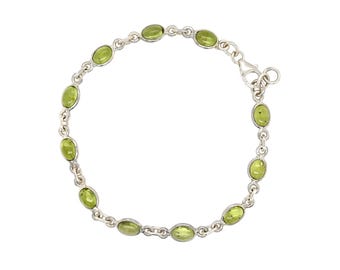 Pulsera de plata de ley con peridoto y cabujón de piedra preciosa verde. Pulsera de plata 925 con eslabones. Joyería de la piedra natal de agosto.
