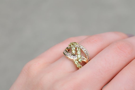 10k Yellow Gold Peridot Criss Cross Ring, Gold Per