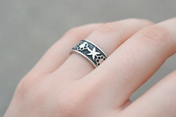 Sterling Silver Tribal Flower Pattern Band Ring, … - image 1