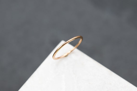 Delicate 18k Yellow Gold Thin Band Ring, Minimalis