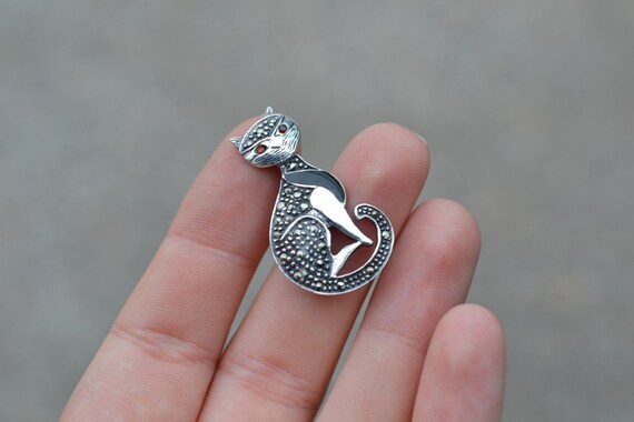 Sterling Silver Marcasite Cat Pin, Mid Century Ca… - image 3