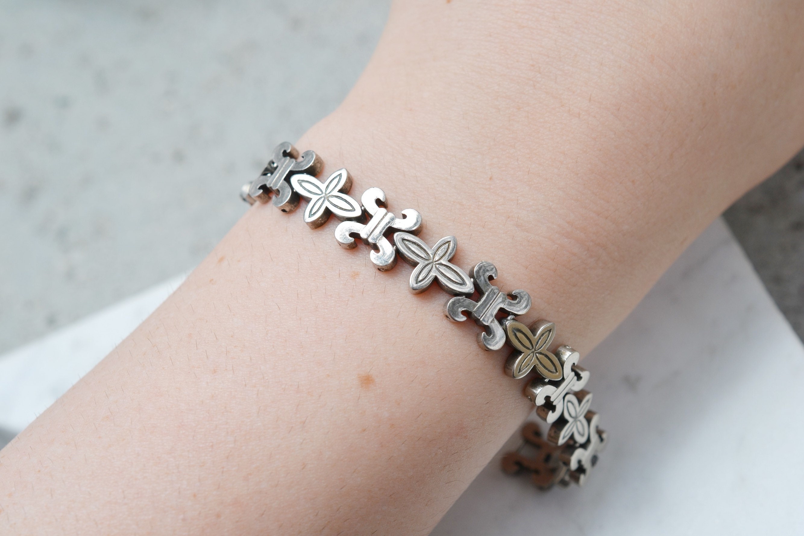 OLD TIFFANY & CO. Round Clasp Link Bracelet Sterling Silver