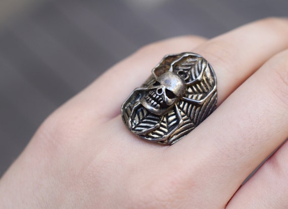 G&S 1986 Silver Skull Spider Biker Ring, Spiderweb