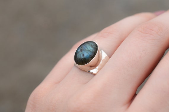 Sterling Silver Wide Hammered Labradorite Band Ring, Labradorite Jewelry, HammeredSterling Jewelry, Sterling Labradorite Ring, Boho Sterling