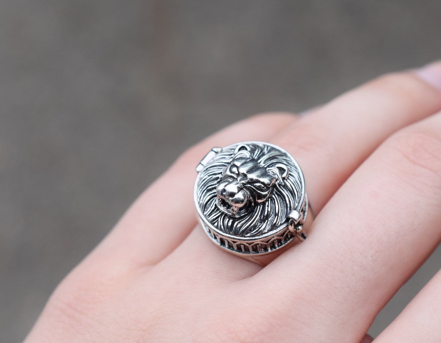 Sterling Silver 23mm Oxidized Lion Engagement Ring Sterling Silver 23mm Oxidized Lion Engagement Ring