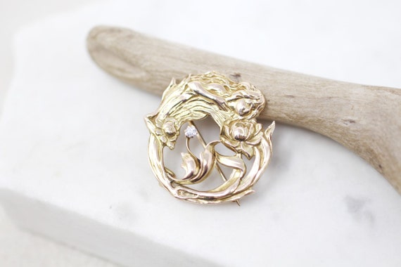 14K Yellow Gold and Diamond Flower Nymph Brooch, D