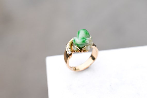 18K Yellow Gold and Diamond Carved Jade Frog Ring… - image 1