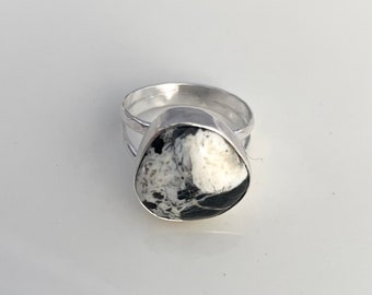 White Buffalo Turquoise Ring - Sterling Silver Hammered Split Band - Size 8.5 - Handmade