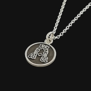 Collar con inicial celta / Colgante con inicial personalizado en plata de ley hecho a mano / Collar de oro de 10 k / Diseñado y hecho a mano en Irlanda