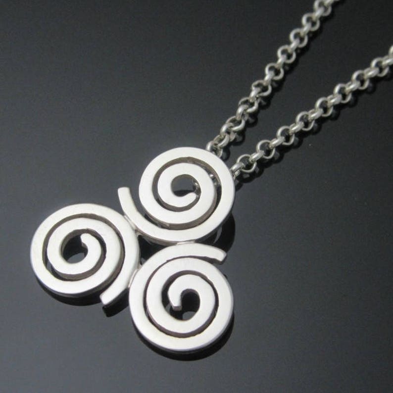 Keltische Triskele Kette aus Sterling Silber Handgefertigt in Irland