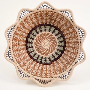 Delikatny, ręcznie tkany koszyk/ 2 opcje rozmiarów 11 inches