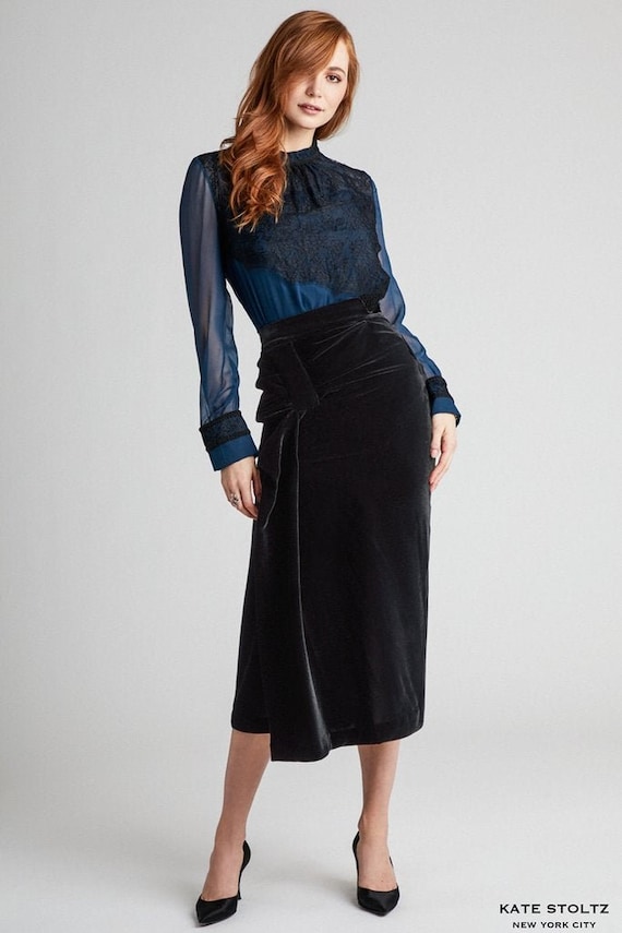 Black velvet pencil skirt hotsell