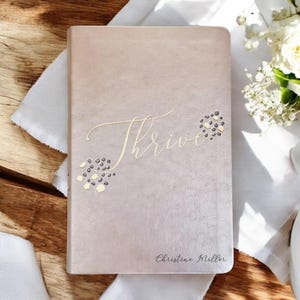 Gravierte Frauen Bibel / Thrive Bibel