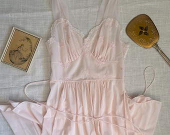 Vintage 1950s Baby Pink Lace Embroidered Vanity Fair Night Gown