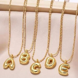 Initial necklace . Letter pendant . Personalized necklace . Round letter necklace . Minimalist necklace . Gold necklace . Personalized gift