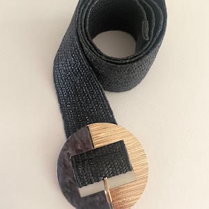 Raffia black belt.  Black raffia belt.  Black belt with round gold buckle.  Raffia summer belt.  Women&#39;s raffia accessories.
