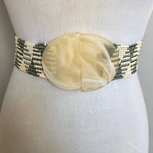 Boho belt with white and green fretwork with an oval resin buckle.  Summer raffia belt.  Green raffia belt.  Beige belt.  summer belt.  Gree