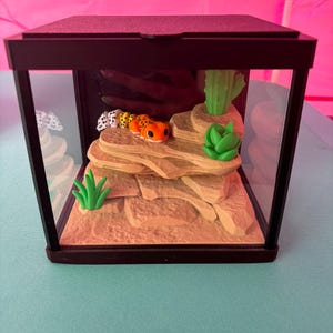 3D Printed Articulated Leopard Gecko & Tank Set | Posable Reptile Toy | Mini Terrarium | Cute Gecko Gift
