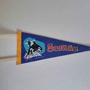 1980s Sea World Orlando, Florida Vacation Gift Shop Souvenir Pennant Wall Decor