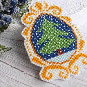 Classic Christmas Tree Ornament Cross-Stitch Pattern - Festive Holiday Decoration DIY
