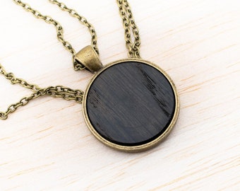 Wooden Necklace, Cabochon Medaillon bronze vintage, round wooden pendant vegan, gift for women, jewelry for him, natural jewelry, unisex