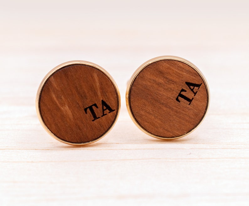 Personalisierte Holz Manschettenknöpfe Cufflinks, mit Gravur Initialen, Andenken Geschenk für Ihn Männer, Bräutigam Trauzeugen Jahrestag Bild 5