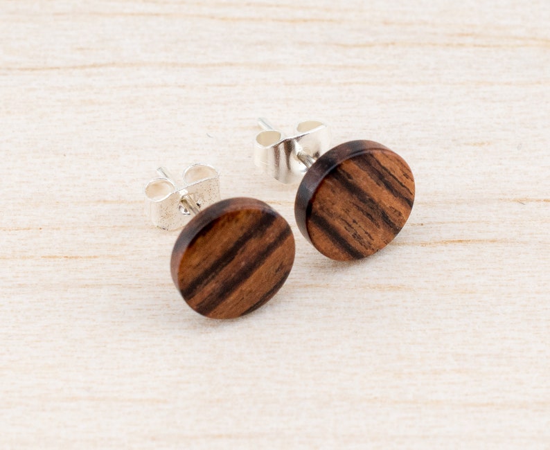 Holz Ohrstecker Ø8mm Kleine Holz Ohrringe hölzerne Mini Ohrringe kleine runde Holz ohrstecker individualisierbar wood earrings wooden studs Bild 4