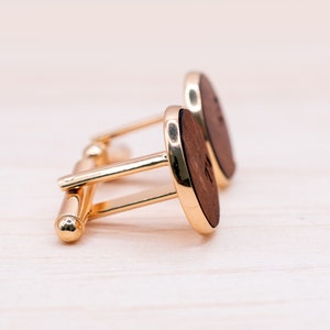 Personalisierte Holz Manschettenknöpfe Cufflinks, mit Gravur Initialen, Andenken Geschenk für Ihn Männer, Bräutigam Trauzeugen Jahrestag Bild 7