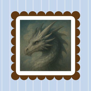以下が含まれることがあります： グレーとグリーンの色合いで描かれたドラゴンの頭部のデジタルアートプリント。雲の背景に配置されています。アートワークは白い縁と茶色のスカラップエッジで額装され、縦縞のある水色の背景に配置されています。