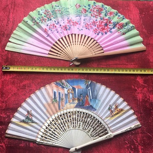 2 hand fans spain spanish romanticism white lacquered wood (Fan) paint on wood-+Flowers-Flowers-made in Spain Espana Spain handfan