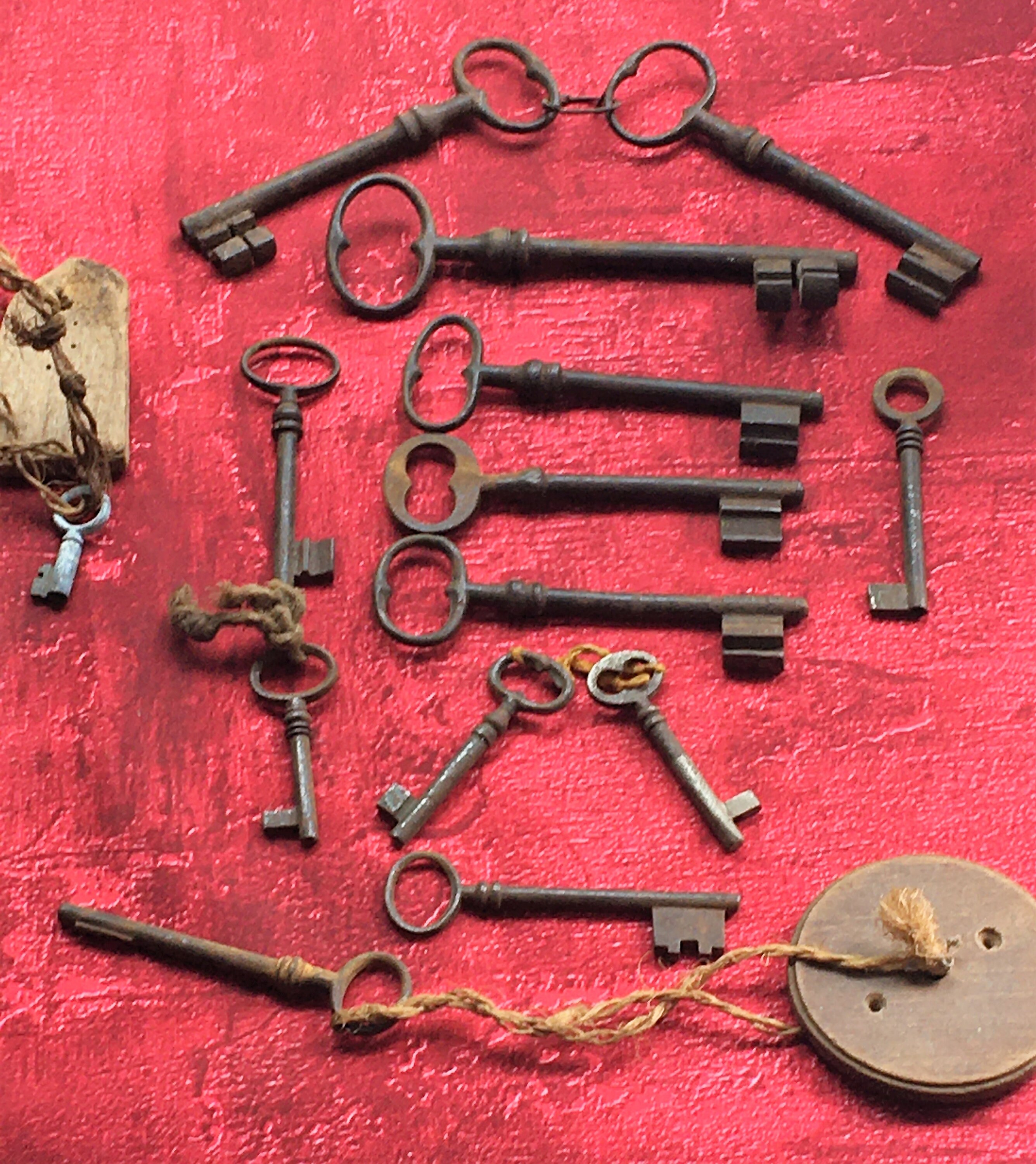 Médiéval Ferronnerie Clef-Set Of 14 Keys, French Country Castle, Iron Doorkey, Rusty Old Key, Massiv