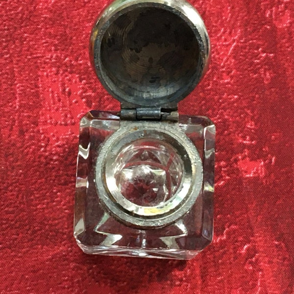 Vintage Inkwell. inkpot in glass 1910-Office inkpot Cubic glass with bevelled angles XIXth century Metal closure-Calligraphy writing-ink