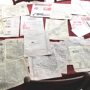 Lote 46 Cartões recortados de calendários postais e telegramas antigos, mapas da cidade P.T.T. da França, Mônaco, explicações, etc.