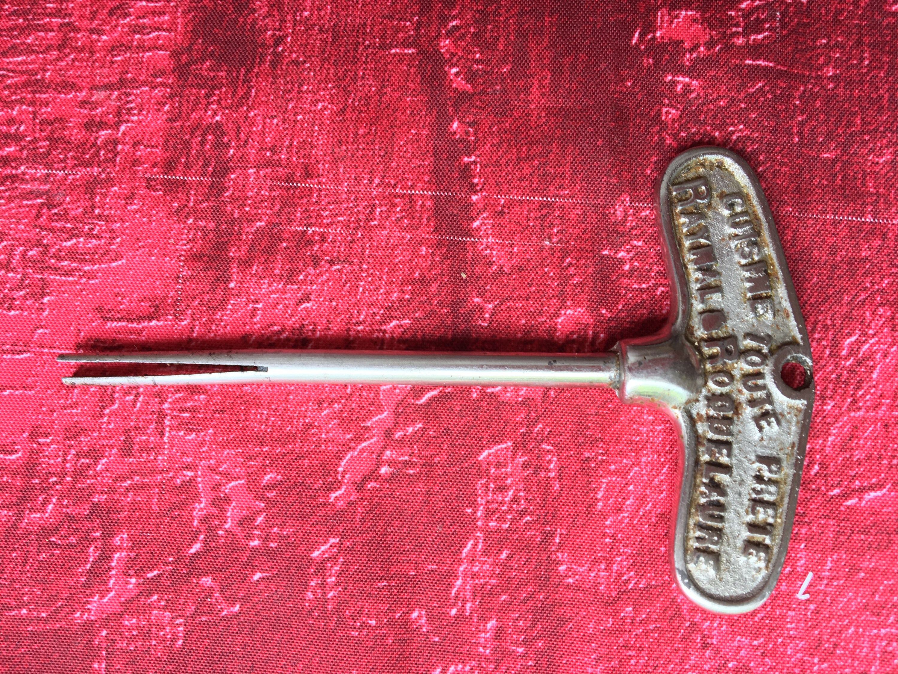 Ancienne Boîte à Outils En Métal, Style Premiers Soins / Pêche, Avec Plateau Pliant Vintage