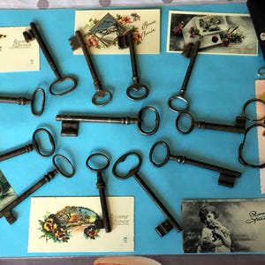12 Clés anciennes de Porte type Château-Fer forgé,XIXe siècle+8 Cartes vœux brillants-Ferronnerie-Clefs-Chiave-Schlüssel-llave-Clé-Clef-Keys