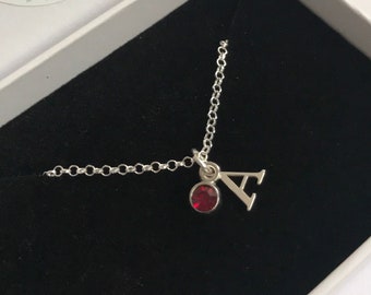 Collier initial avec pierre de naissance grenat, collier de pierres précieuses de janvier, cadeau personnalisé pour elle