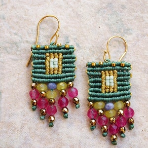 Green gold woven earrings with hematite beads - Micro macrame bohemian earrings made with agate beads