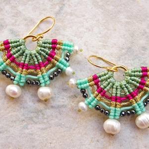 Micro macrame bohemian earrings made with pearl beads - Green gold woven earrings with hematite beads - modern pearl earrings