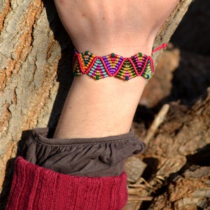 Gewebte Armband Makramee Armband Kristall Armband Mikro Makramee verstellbare Armband bunte Armband Hippie Armband Bild 3