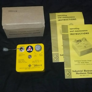 Cold War Era, Civil Defence Radiological Dosimeter Charger CDV-750 Model 5b new old stock (1964)