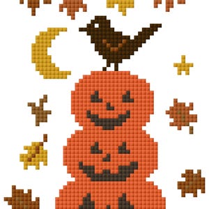 Peut inclure: Illustration pixelisée d'une citrouille empilée avec des visages sculptés, surmontée d'un oiseau brun. Le motif comprend des feuilles d'automne, un croissant de lune et une guirlande de feuilles aux couleurs chaudes.